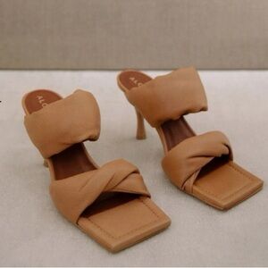 NEW ALOHAS Natasha Puffy Leather Tan Brown Mule Heel Sandals Size 8